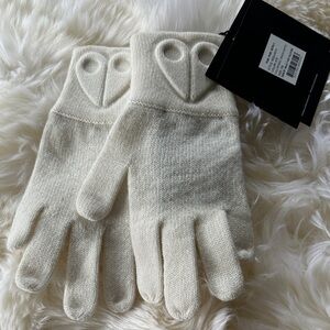 Moose Knuckles Cream Knit Gloves